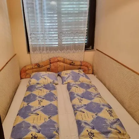 Apartment Aranypart 28 *